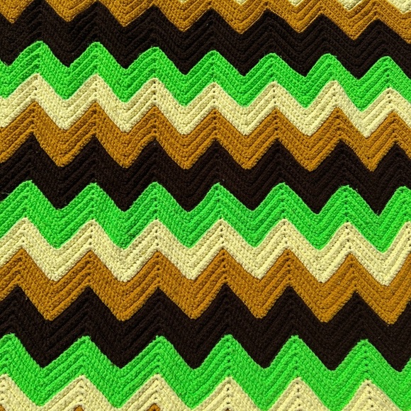 VINTAGE 1970s Zigzag Crochet Afghan Blanket - Picture 4 of 6